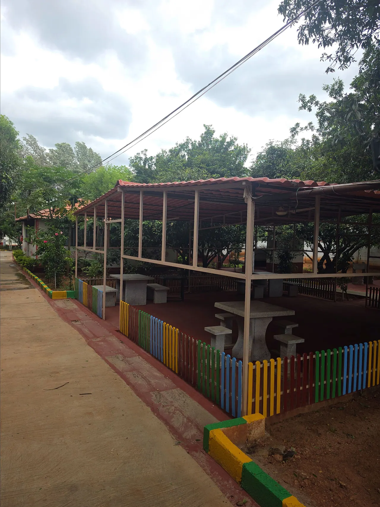 Covered central open hall for private programmes